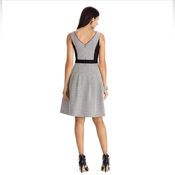 WHBM 🆕 Sleeveless Black And White Pieced Fit And Flare Dress. Size 14. - Picture 3 of 9